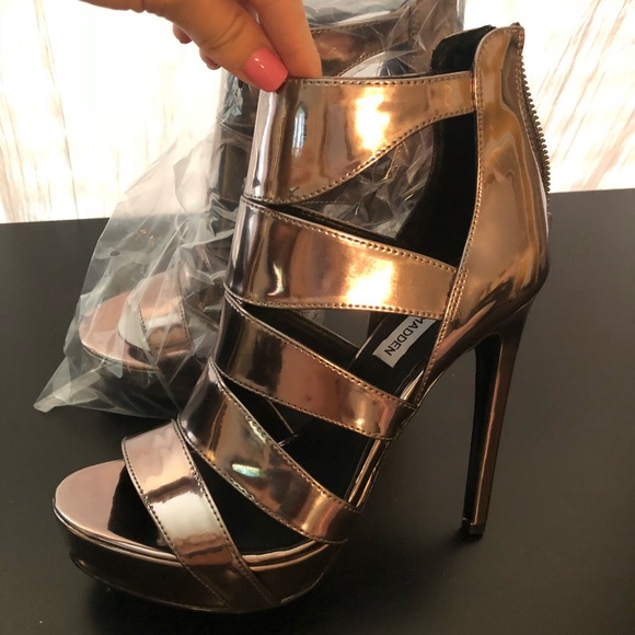 BRAND NEW Steve Madden Pewter Heels - Picture 3 of 7
